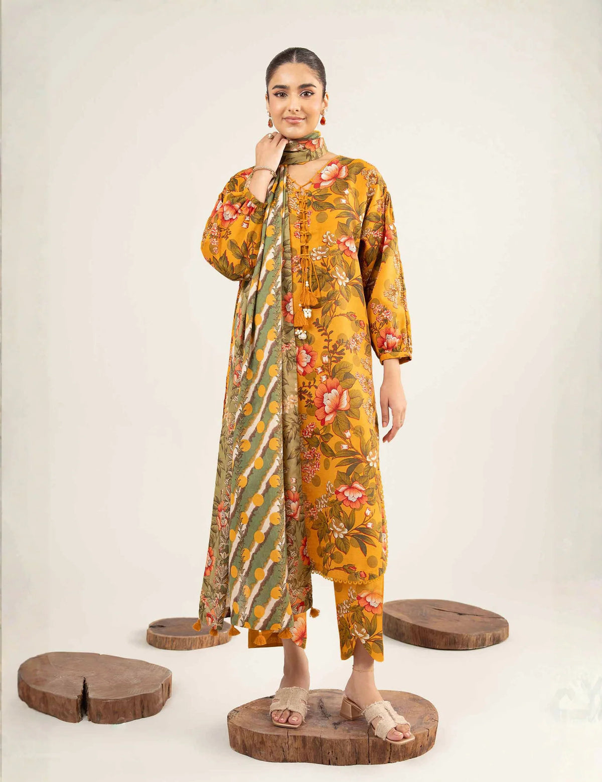Unstitched printed 3pc khaddar
